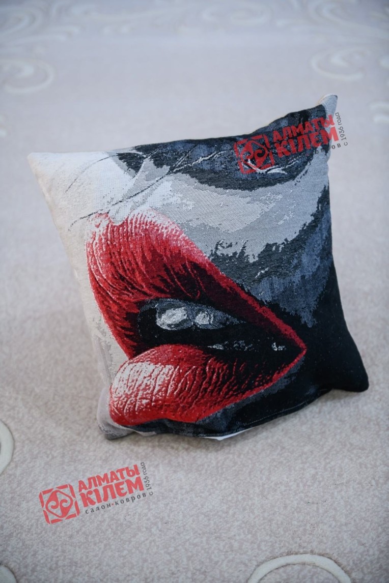 Наволочка "Губы"