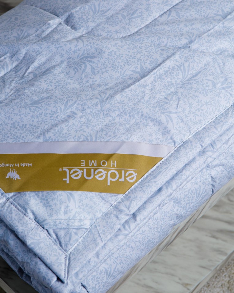 Одеяло стеганное верблюжье (цвет белый(осн.)/голубой) по лучшей цене в Казахстане