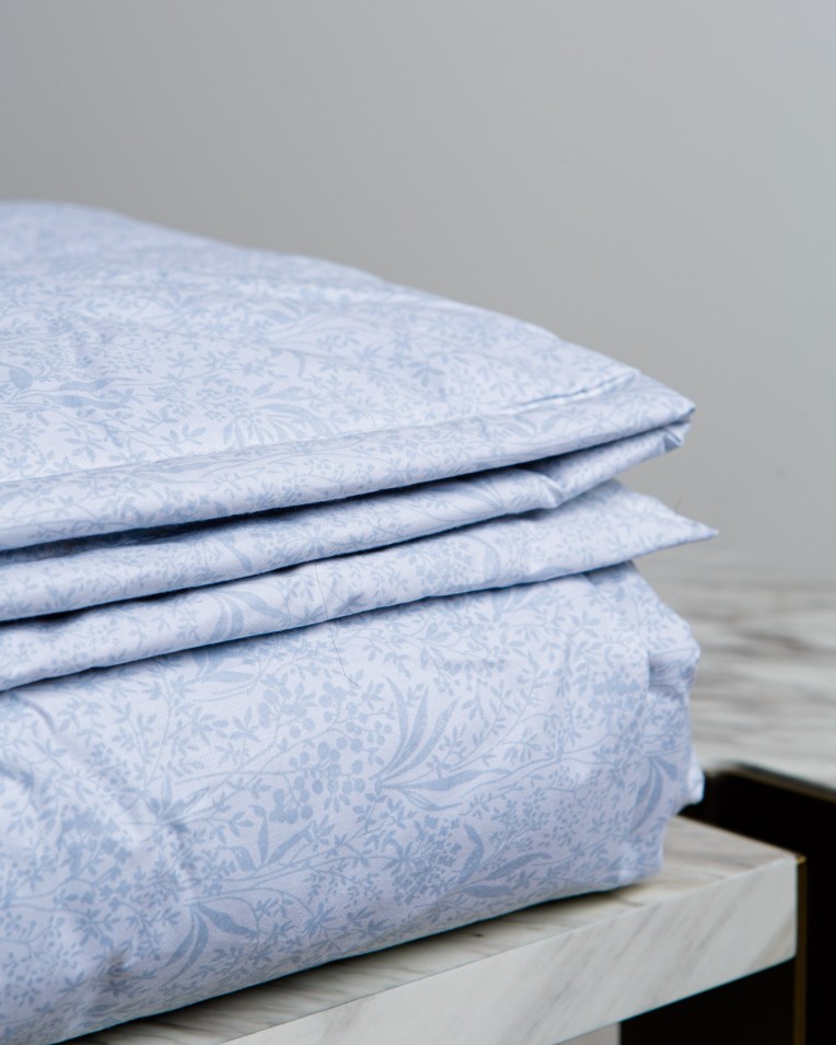 Одеяло стеганное верблюжье (цвет белый(осн.)/голубой) купить недорого